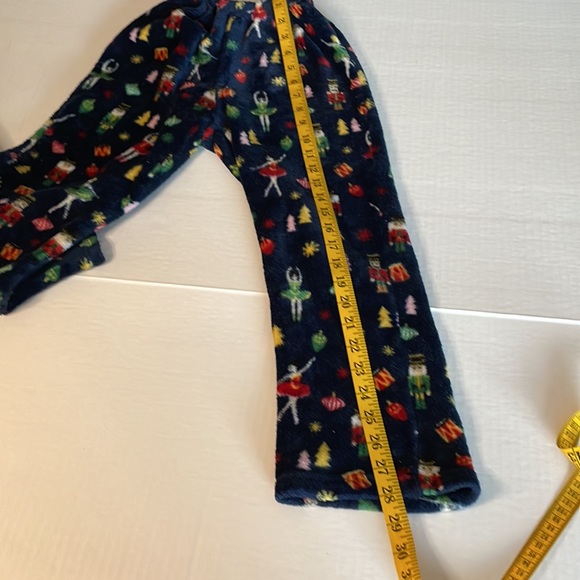 Soft & Cozy Nutcracker 2 piece lounge/ pajama set child size 8-10 - Picture 15 of 17